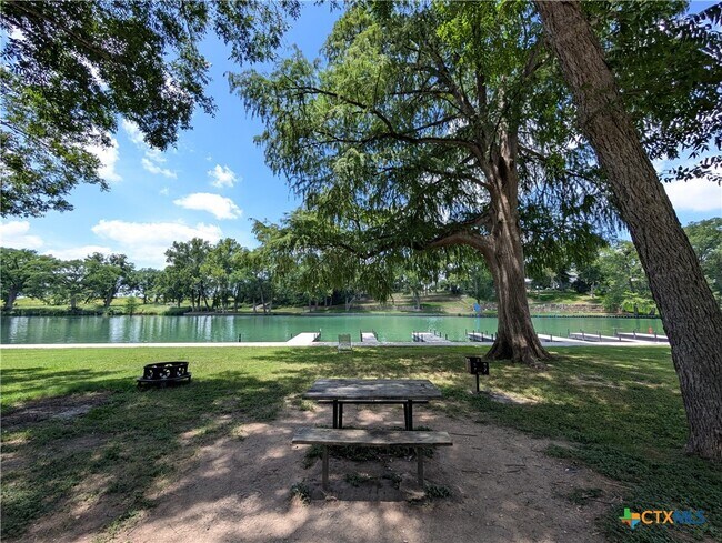 Building Photo - 947 River Rock