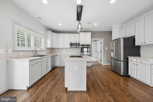 Building Photo - 110 Bedrock Dr