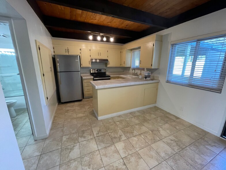 Building Photo - 3335 Panorama Dr