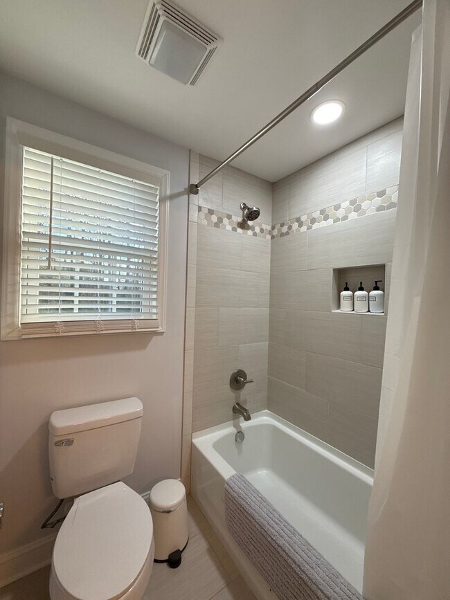 Building Photo - T.R. Lawing Realty Property