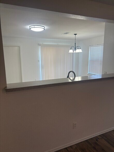 Building Photo - 337 Summer Tree Dr