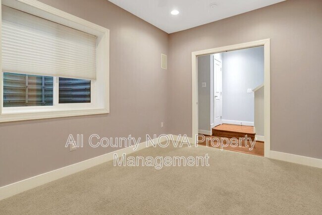 Building Photo - 2093 Laura Mews Pl