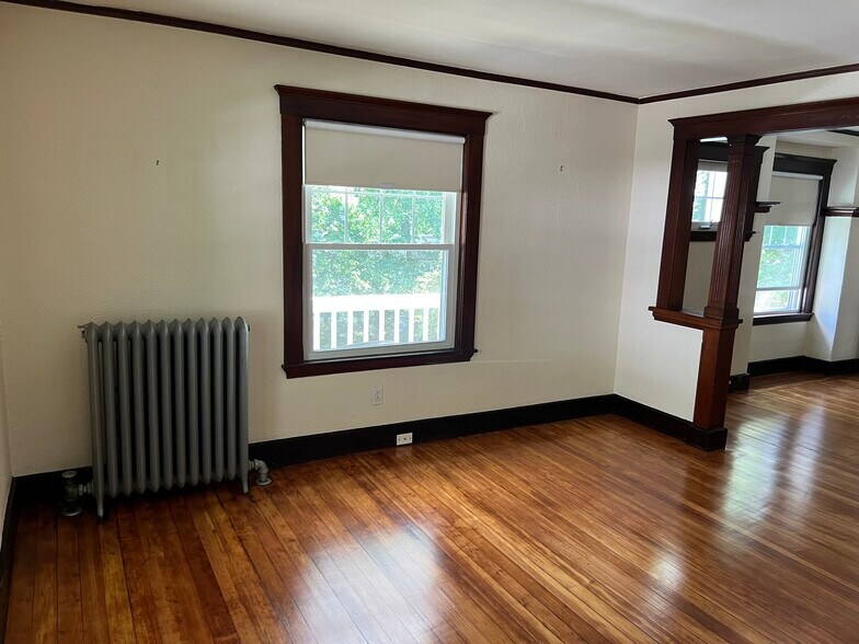 Building Photo - 10 Pine Ridge Rd