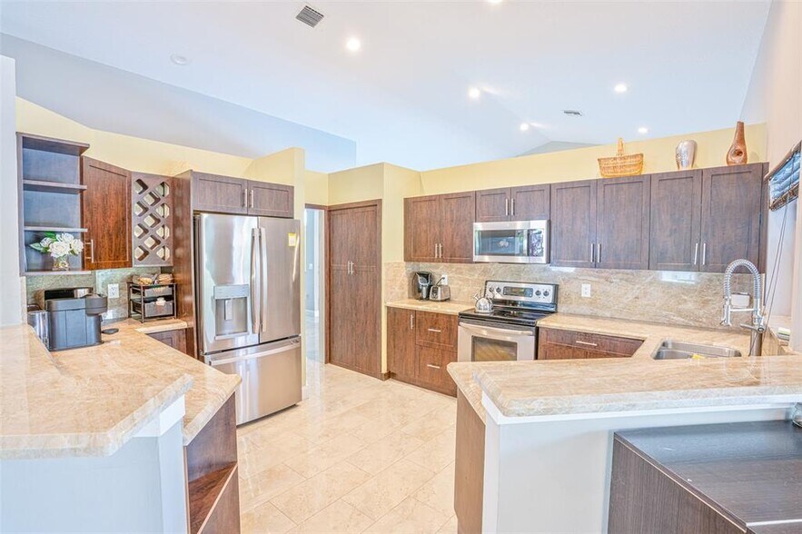 Building Photo - 6429 NW 50th St