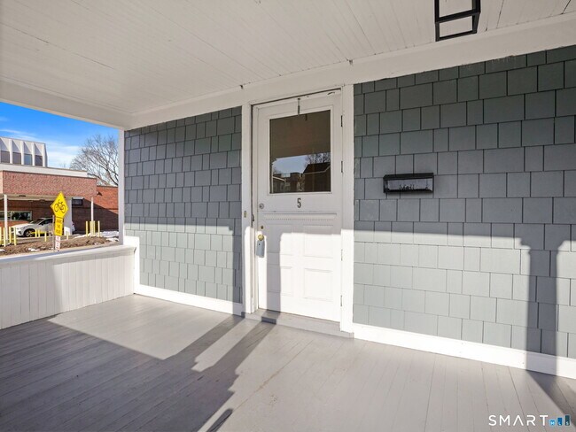 Building Photo - 1911 Summer St