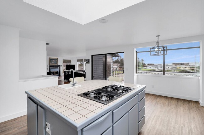 Building Photo - 2 Bed 2 Bath - View Home - Mariner Cove - Pet Friendly