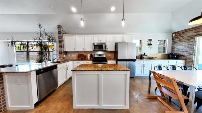 Building Photo - 2708 Kingsland Way