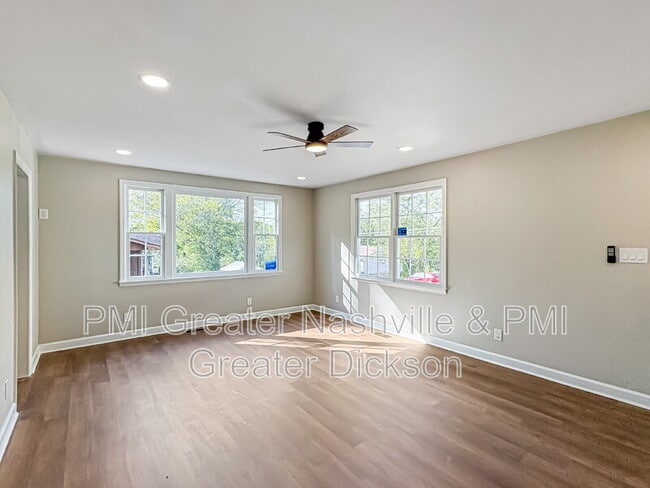 Building Photo - 105 W Ray St