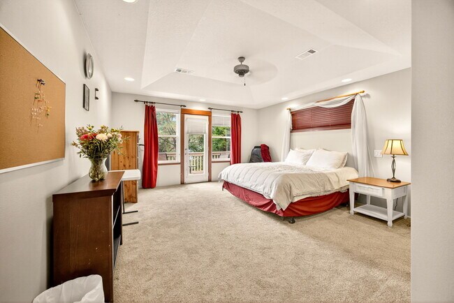 Building Photo - 1719 Lithia Way