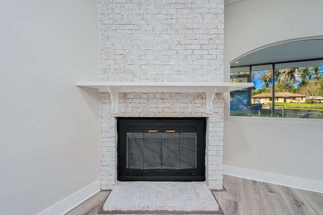 Building Photo - Stunning Remodeled 3-Bedroom Home in Prime Ormond Location