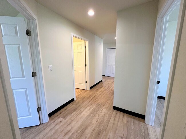 Building Photo - 1201-1203 Atrium Ct