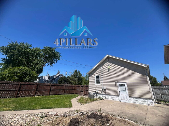 Building Photo - "Charming 3-Bed Home with Partially Finished Basement & Gleaming Hardwood Floors in Hammond - 226...