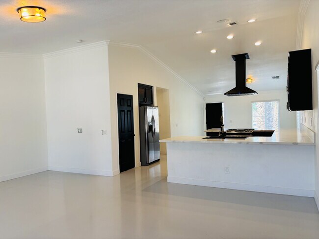 Building Photo - Coachella 4 Bedrooms Stunner