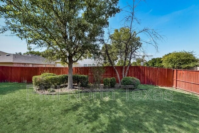 Building Photo - 1325 Mockingbird Dr