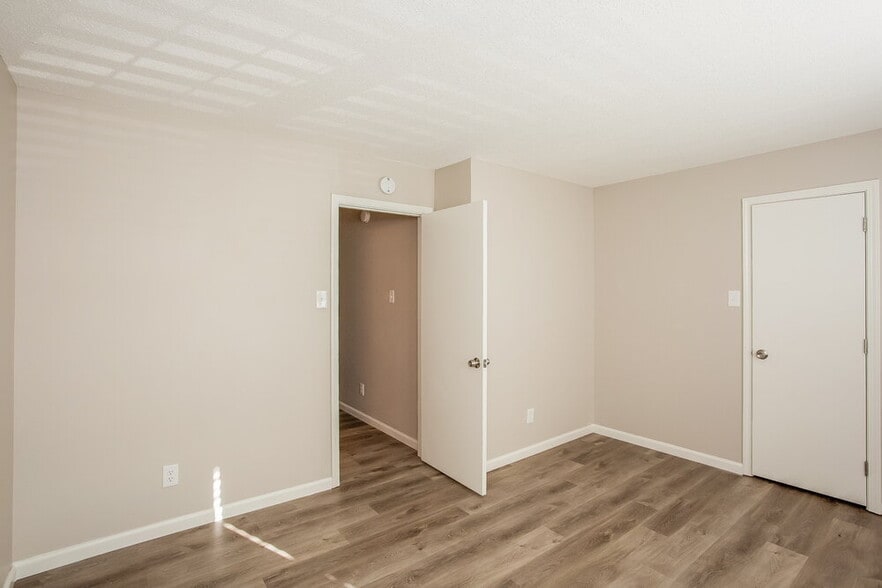 Building Photo - 6762 Kinnerton Dr