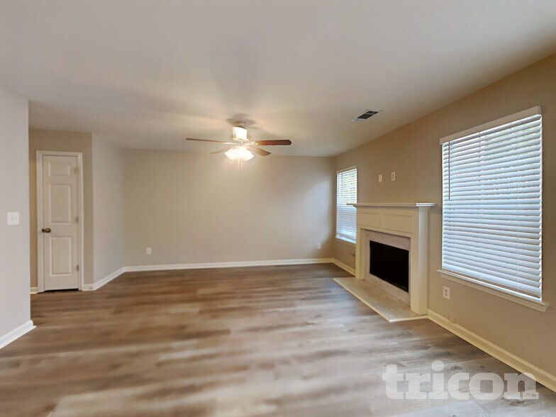 Building Photo - 128 Hidden Creek Dr