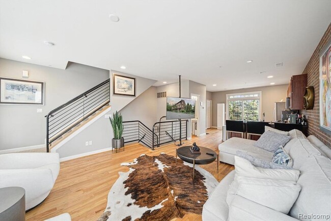 Building Photo - 537 Lewis St