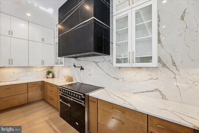Building Photo - 4428 Albemarle St NW