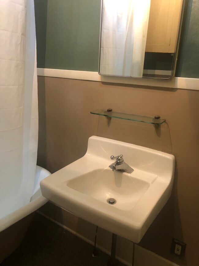 Building Photo - 1515 Ross St