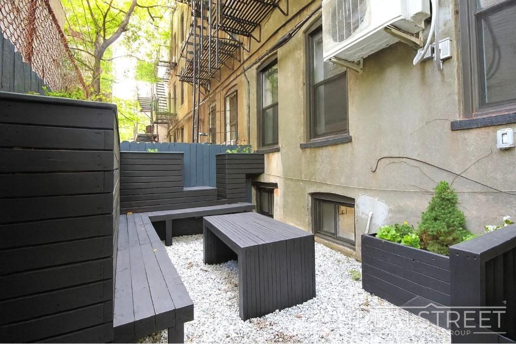 Building Photo - Stunning 1 Bed Near Prospect Park