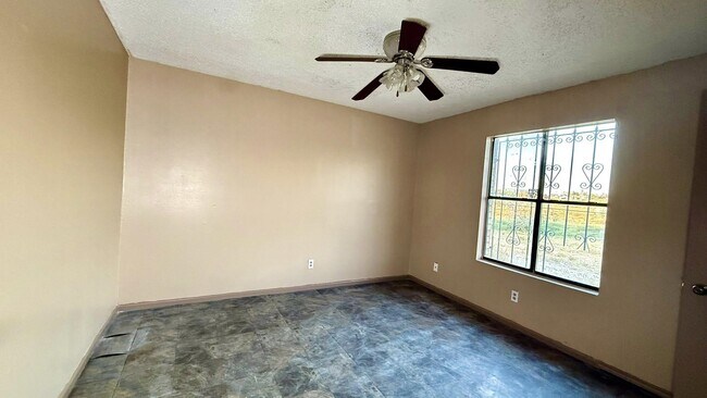 Building Photo - 1001 N Lost Creek Loop