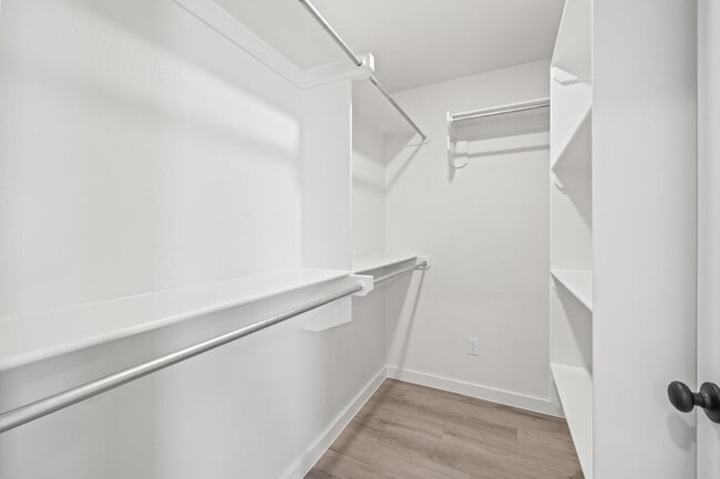 Building Photo - 2013 Cottonwood Ave