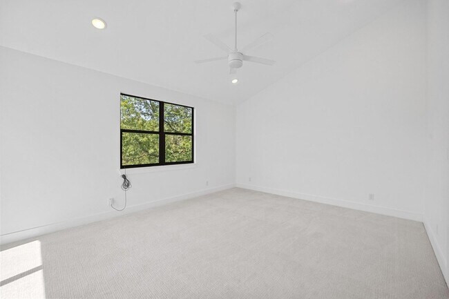 Building Photo - 7518 Stonecliff Dr
