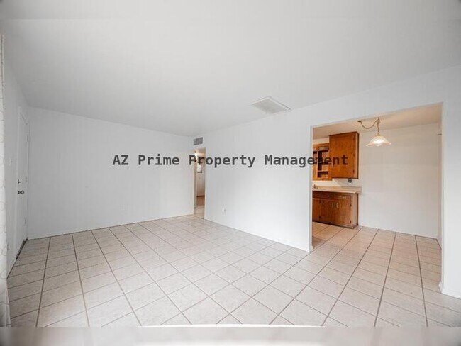 Building Photo - 9430 N 11th Pl