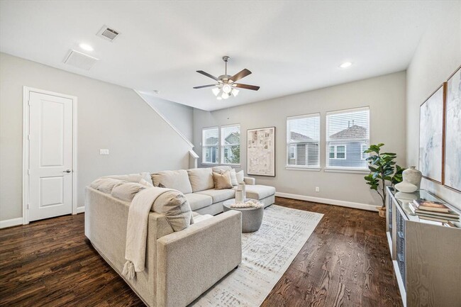 Building Photo - 5426 Camaguey St