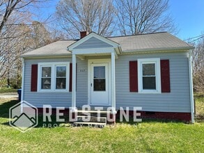 Building Photo - 917 E Haggard Ave