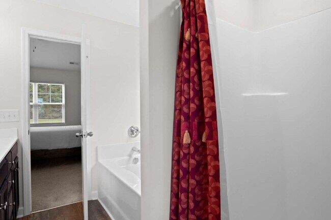 Building Photo - 410 Silverstone Pl