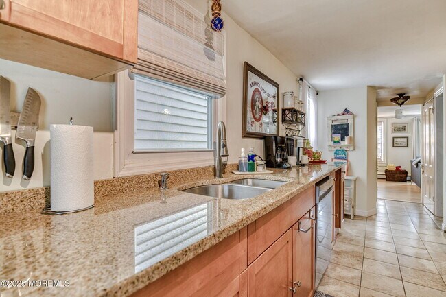 Building Photo - 19 Webb Ave