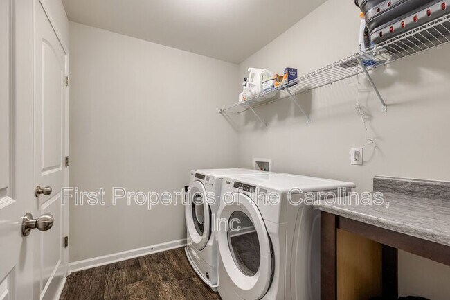 Building Photo - 7545 Hartsfield Dr