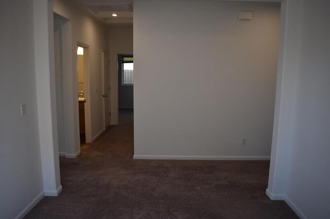 Building Photo - 31 Medieval St