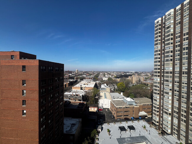 Building Photo - 3420 N Lake Shore Dr