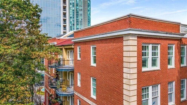 Building Photo - 2840 Peachtree Rd NW
