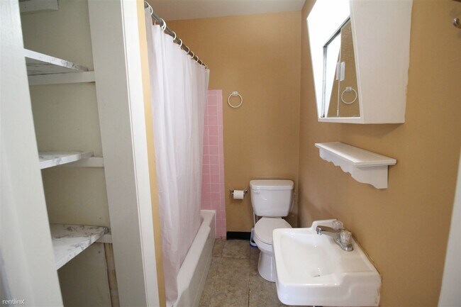 Building Photo - 356 E Duncan St