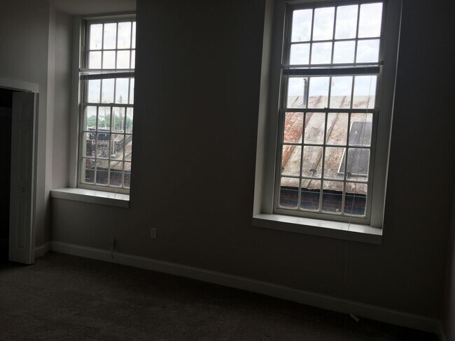 Building Photo - 238 N George St