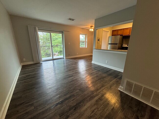 Building Photo - Charlotte Apartments