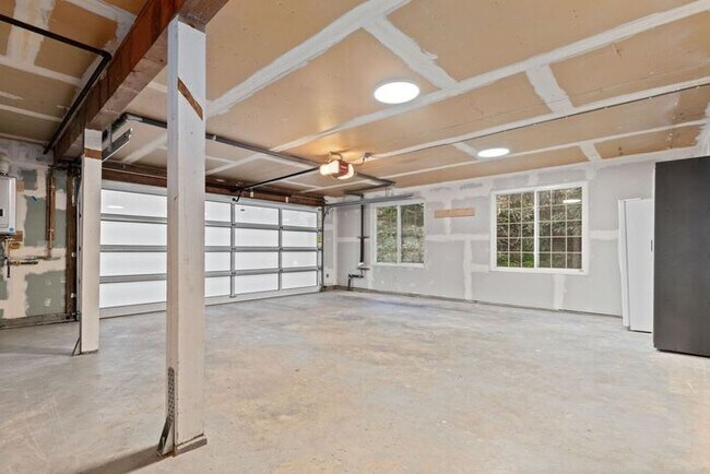 Building Photo - Stunning Private AIR CONDITIONED Dream Home in Coveted Bridal Trails