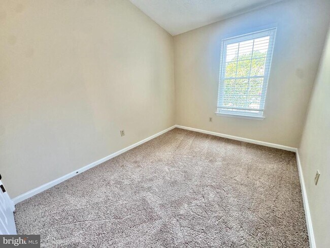 Building Photo - 704 Stafford Glen Ct