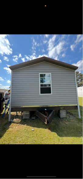 Building Photo - 104 Bunk Dr