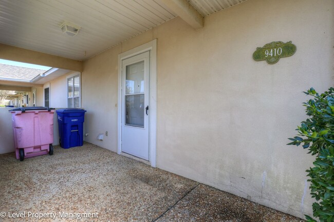 Building Photo - Move in special! 2/2 Duplex Showings will ...