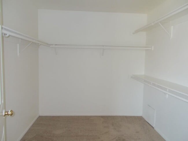 Building Photo - Beautiful 2 Story Home in Northwest!