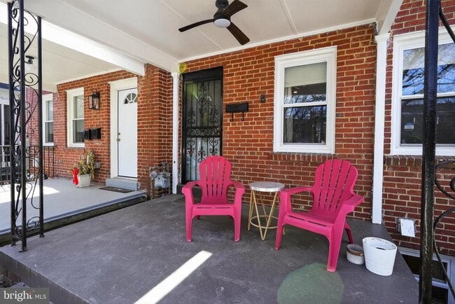 Building Photo - 32 Farragut Pl NW