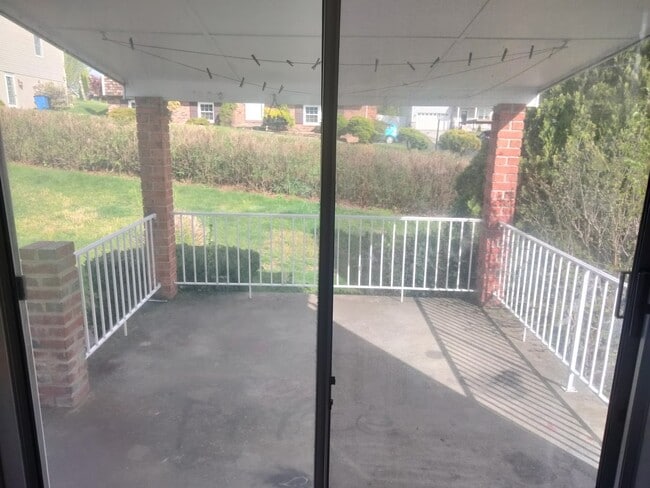 Building Photo - 7823 Perry Rd