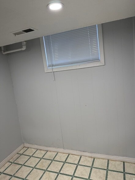 Building Photo - 3546 S Van Buren Ave