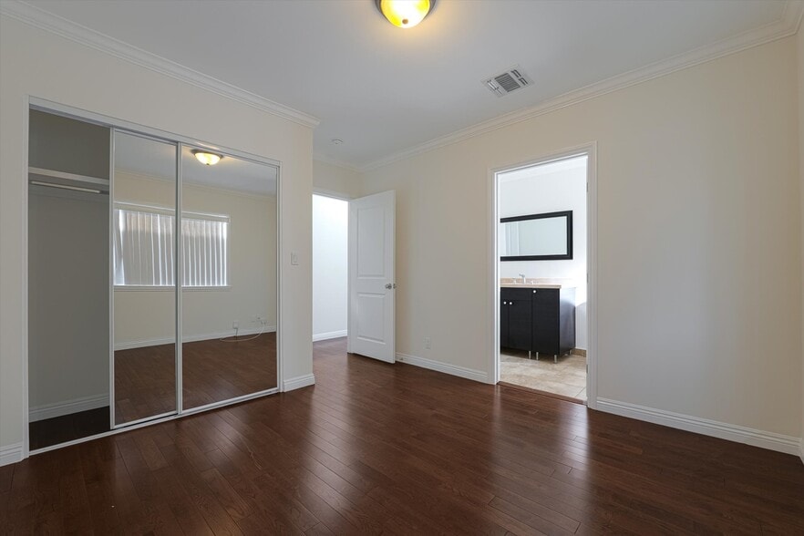 Building Photo - 809 N La Jolla Ave