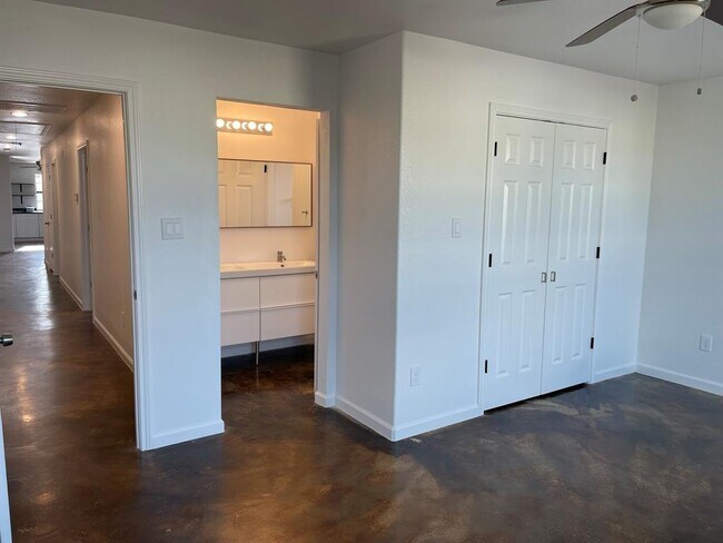 Building Photo - 410 Sugar Haven