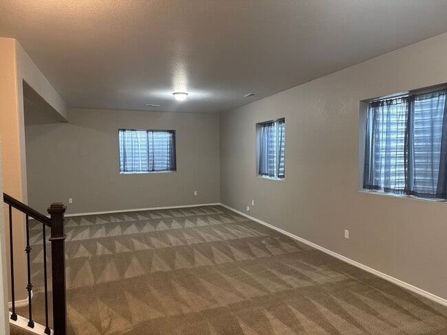 Building Photo - Beautiful stucco 4 bed rancher on premium ...